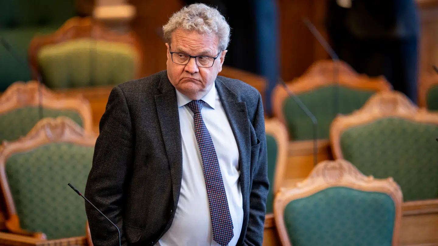 Venstres retsordfører, Preben Bang Henriksen, har beskyldt LA-formand Alex Vanopslagh for et egentligt narkomisbrug.