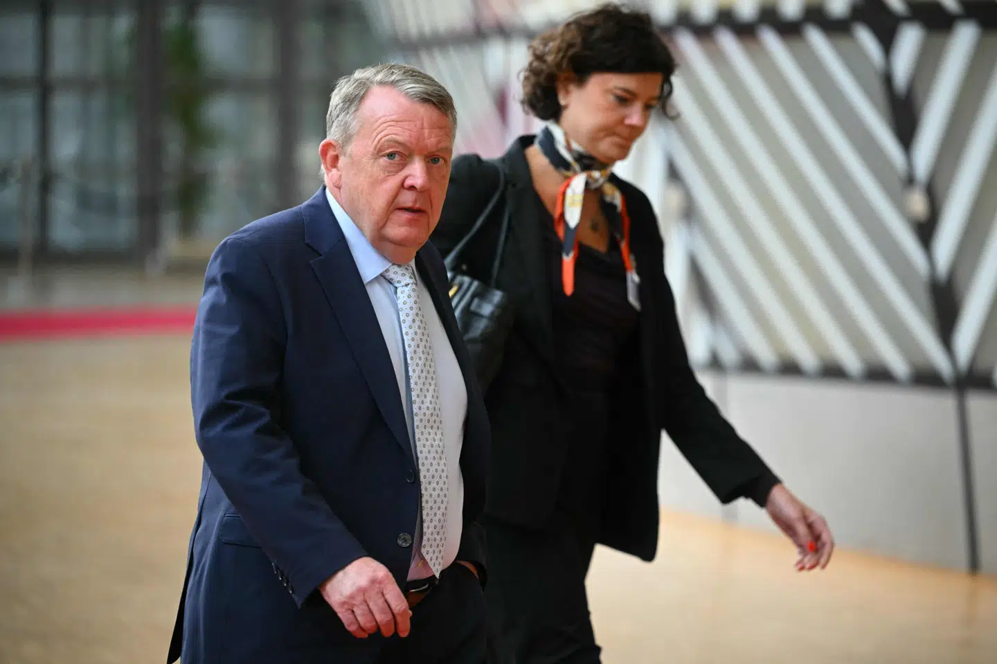 For en bemærkning må Lars Løkke Rasmussen (M) lade valgkamp være valgkamp, fordi han skal deltage i et EU-udenrigsministermøde i Bruxelles.