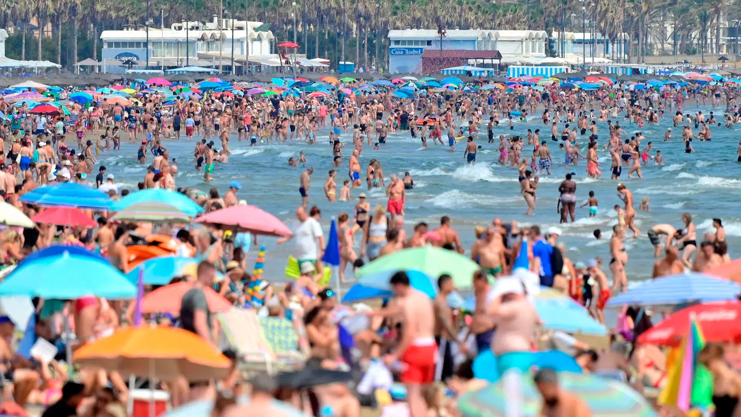 Det spanske fastland er blevet meget mere populært blandt de rejselystne danskere. Men er der plads til flere – som her ved Malvarrosa-stranden ud for Valencia.