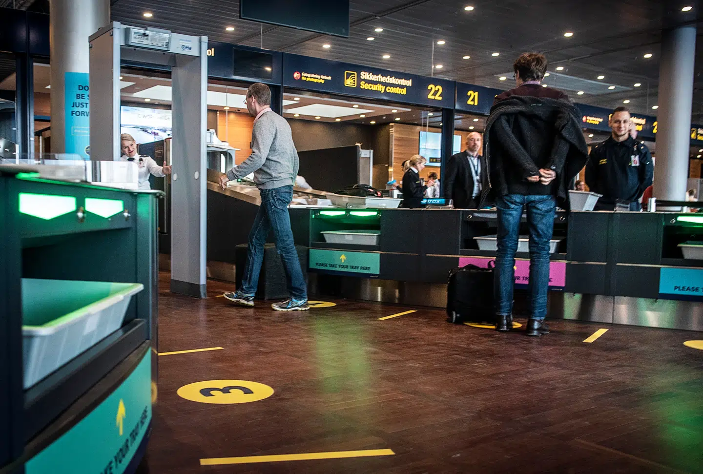 Sikkerhedskontrollen i Københavns Lufthavn vil fremover komme til at blive foretaget af 3D-scannere, som gør at passagerne kan gå igennem uden at åbne håndbagagen.