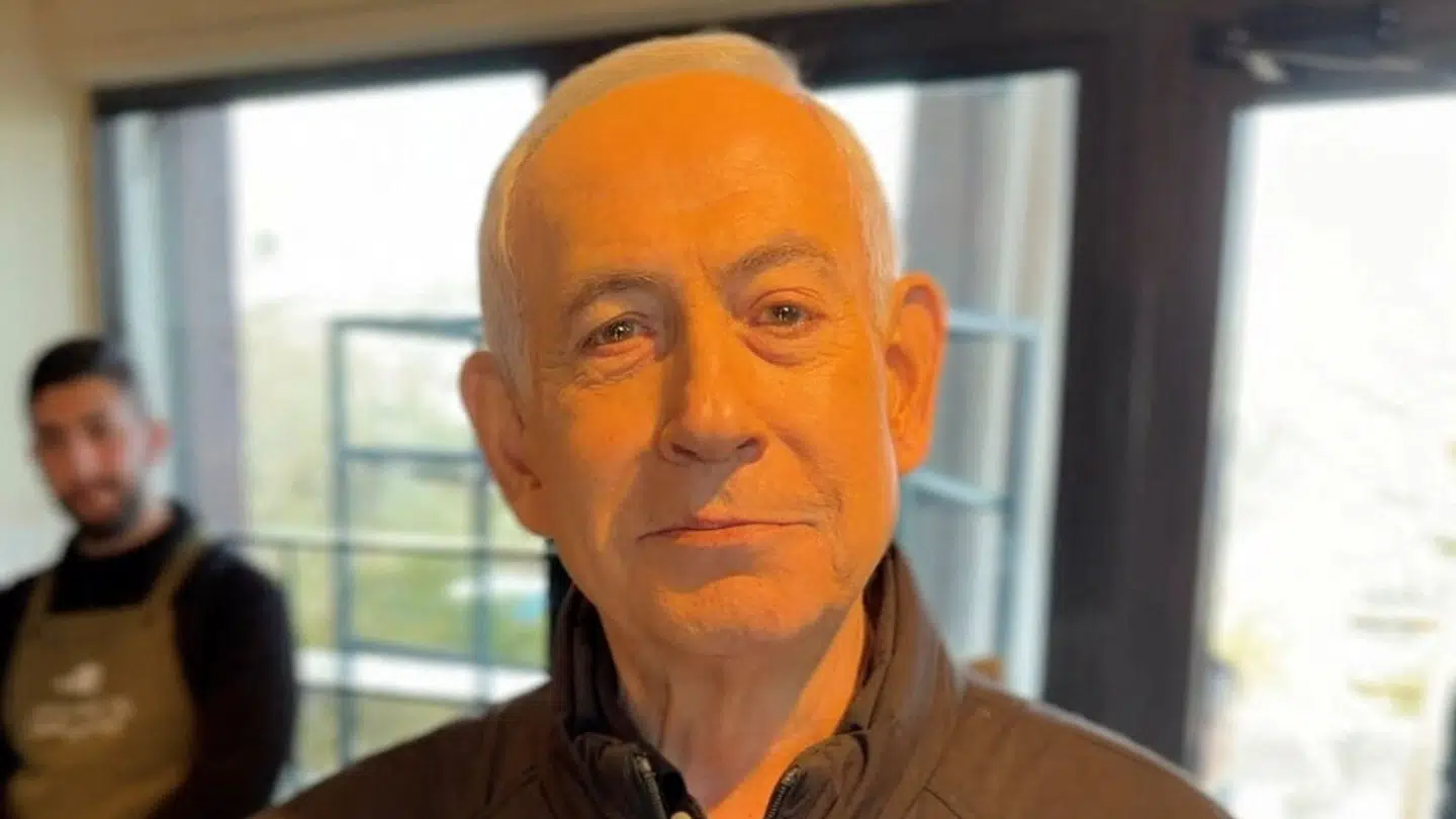 Benjamin Netanyahu 15. marts på en café.