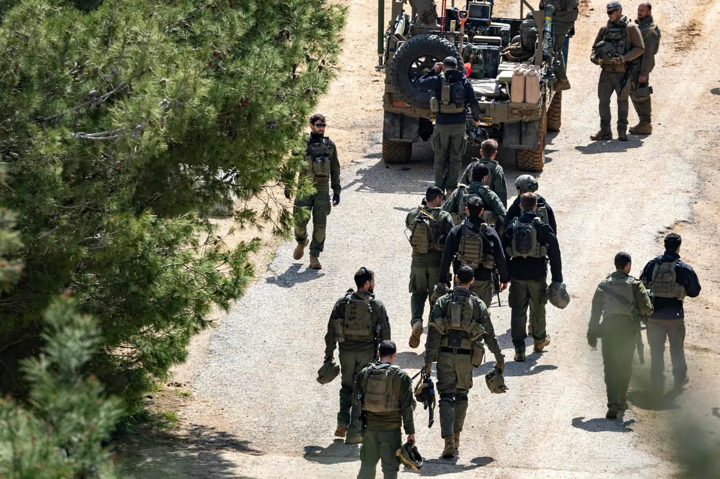 Israelske soldater var samlet ved grænsen mellem Israel og Libanon tidligere på dagen mandag.