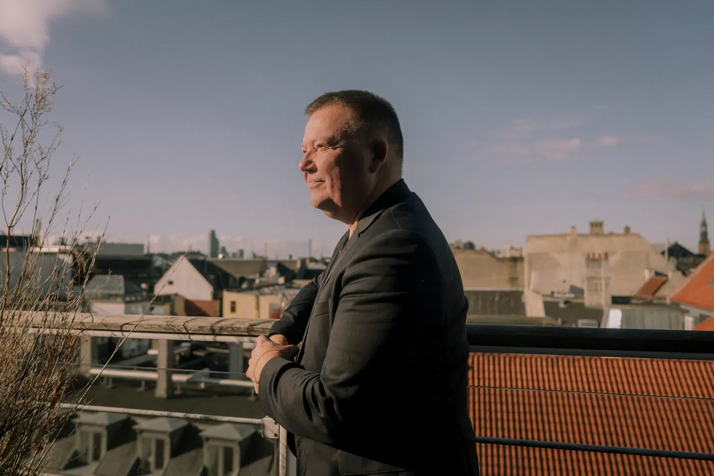 »Der er behov for, at de blå partier kommer i offensiven med borgerlige svar,« skrev Berlingskes ansvarshavende chefredaktør, Tom Jensen, i en leder. Civilingeniør Karl Iver Dahl-Madsen mener, at det borgerlige svar må være, at vi skal regulere på skaden – ikke på produktionen. Arkivfoto: Mathias Svold