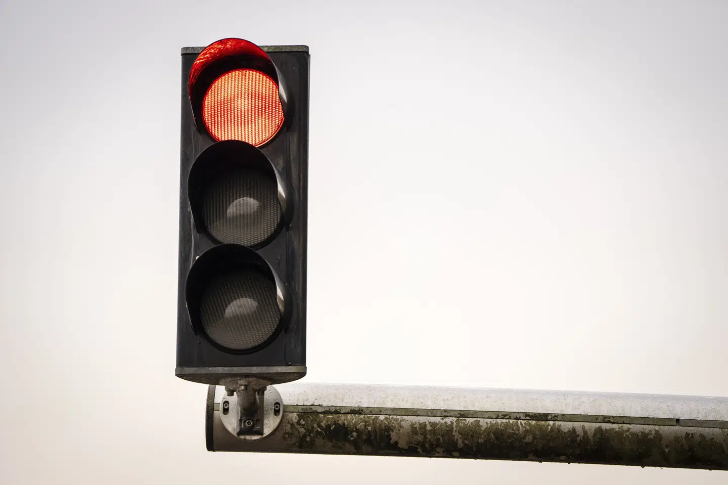 Som det første sted i landet udstyres et kryds i det vestlige Aarhus med såkaldte rødkørselskameraer. De registrerer, når et køretøj kører over for rødt. (Arkivfoto).