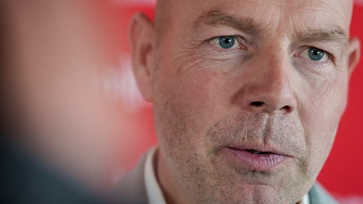 Landstræner Brian Riemer præsenterer truppen til playoff-kampen mod Nordmakedonien på et pressemøde i Parken i København tirsdag den 17. marts 2026.