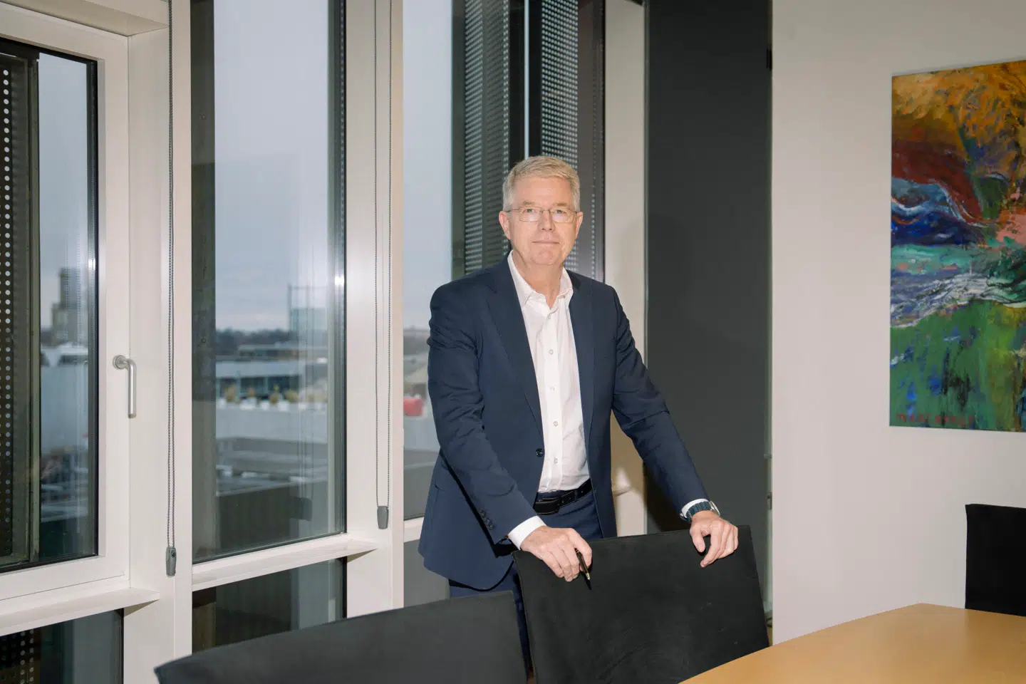 Sampension meddelte tirsdag, at topchefen gennem 16 år, Hasse Jørgensen, stopper med øjeblikkelig virkning. Med sig ud ad døren får han et tocifret millionbeløb.