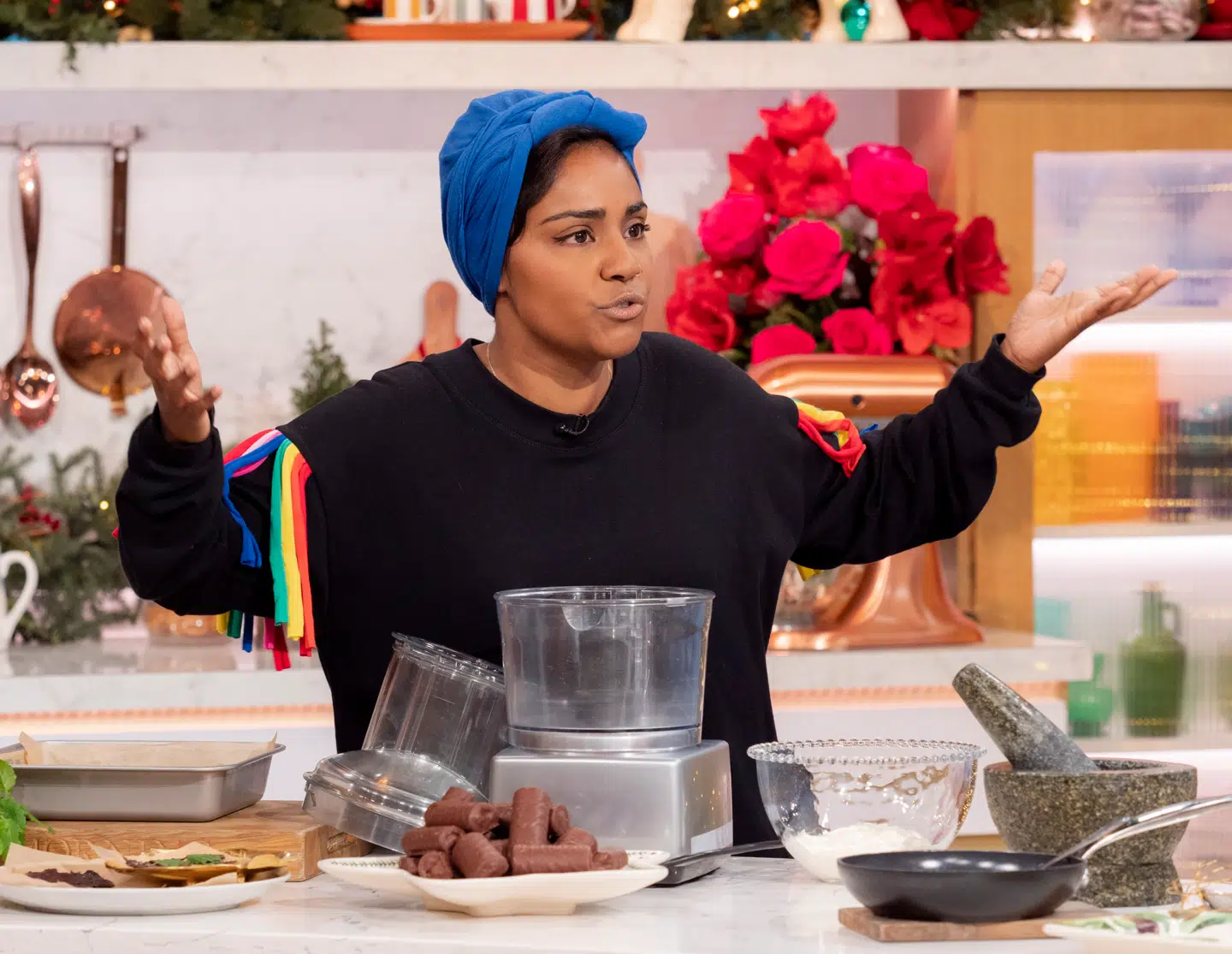 Nadiya Hussain har i ti år været en stjerne på BBC, hun har lavet mad, taget seerne med verden rundt og også fortalt dem om sin angst, og nu har hun ikke fået en ny kontrakt. Hun hævder, at det er, fordi hun er kvinde, brun og muslimsk. Kritikerne siger noget helt andet.