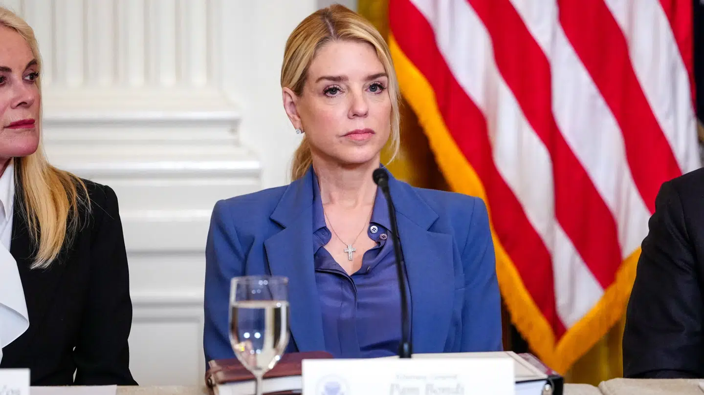 Pam Bondi skal vidne den 14. april.