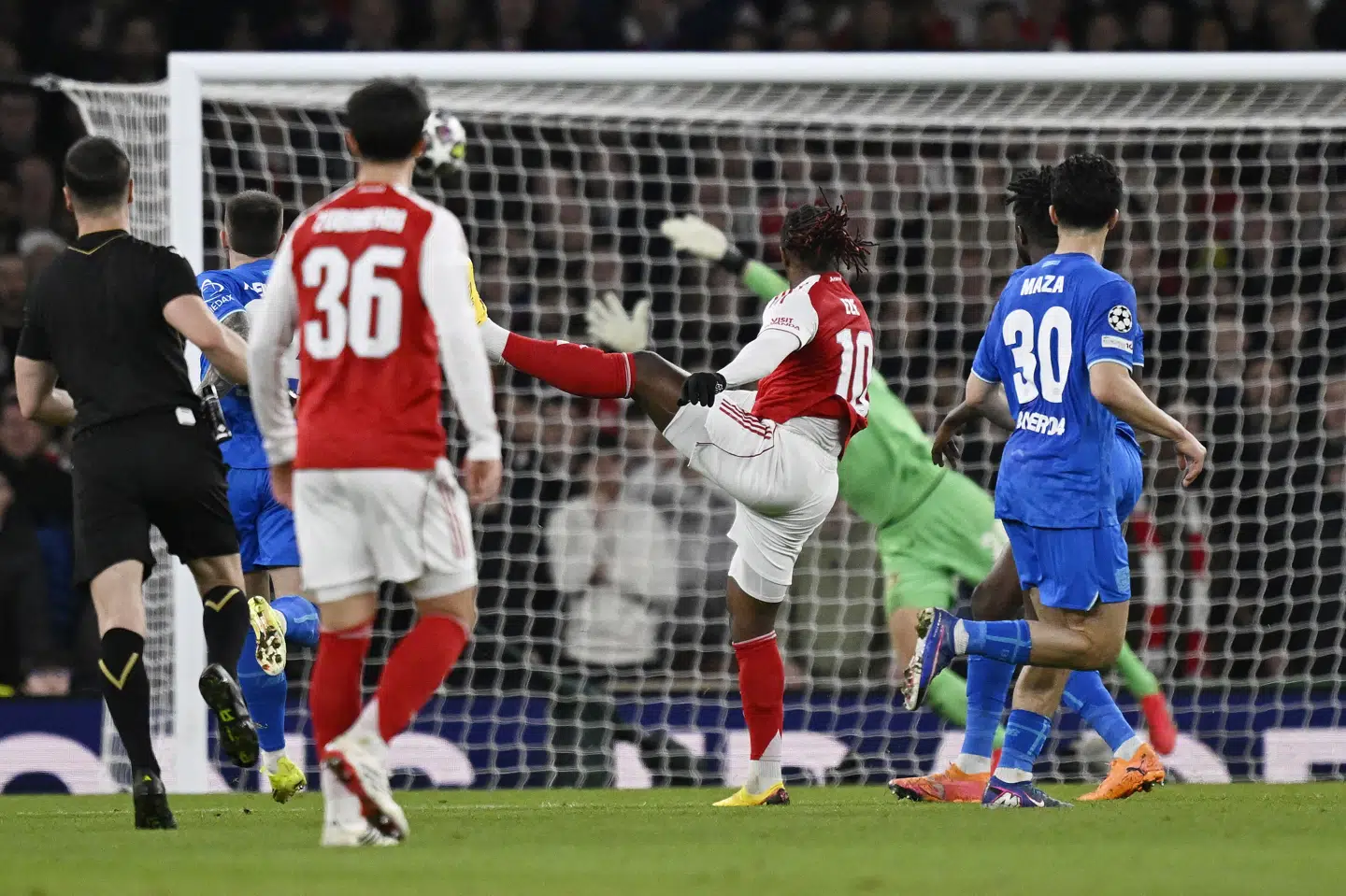 Eberechi Eze har banket bolden afsted og kan bare nyde dens vej ind i målhjørnet.