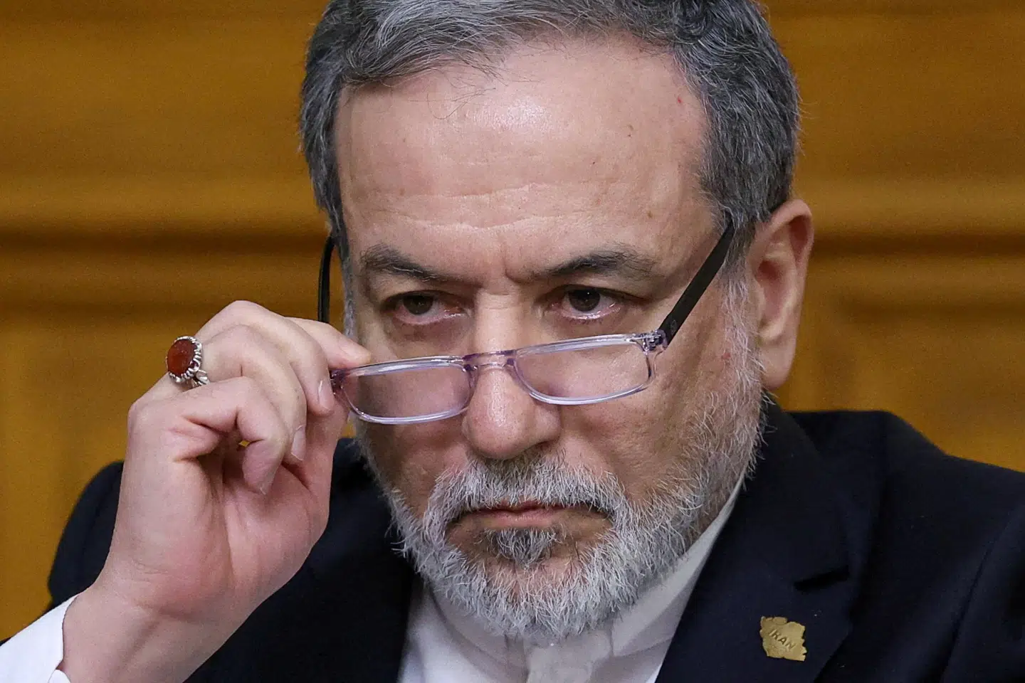 Irans udenrigsminister, Abbas Araqchi, ses under et møde i Rusland den 17. december sidste år. Han anerkender i interview, at golfstaterne er oprevne over situationen med angreb - men siger, at det er USA's skyld. (Arkivfoto).