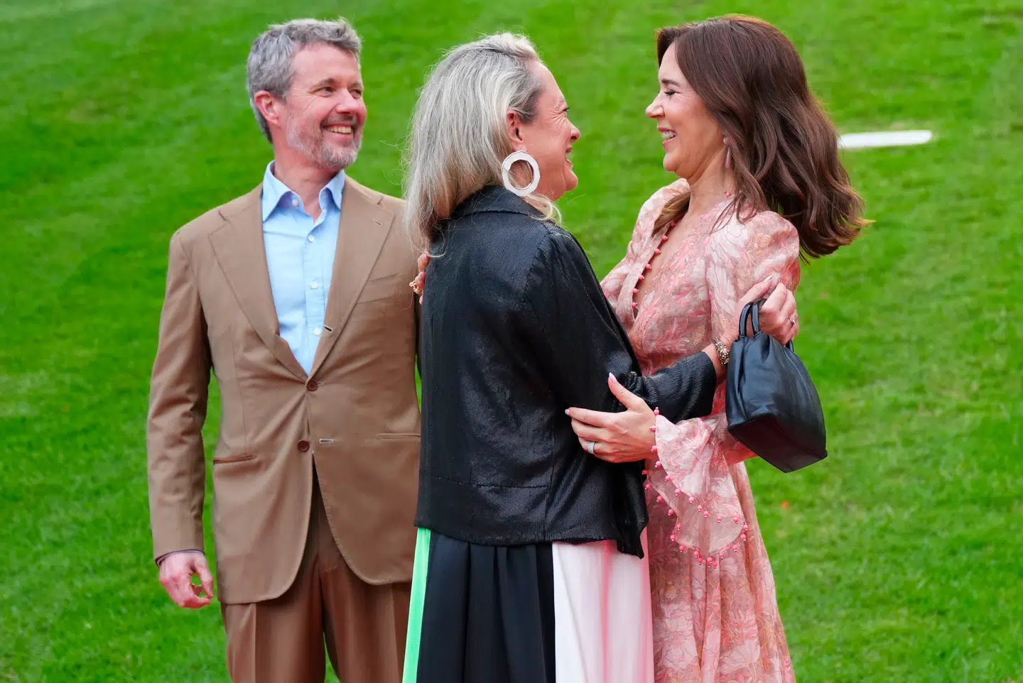 Der var tydeligvis stor glæde at spore, da dronning Mary og Amber Petty blev genforenet.