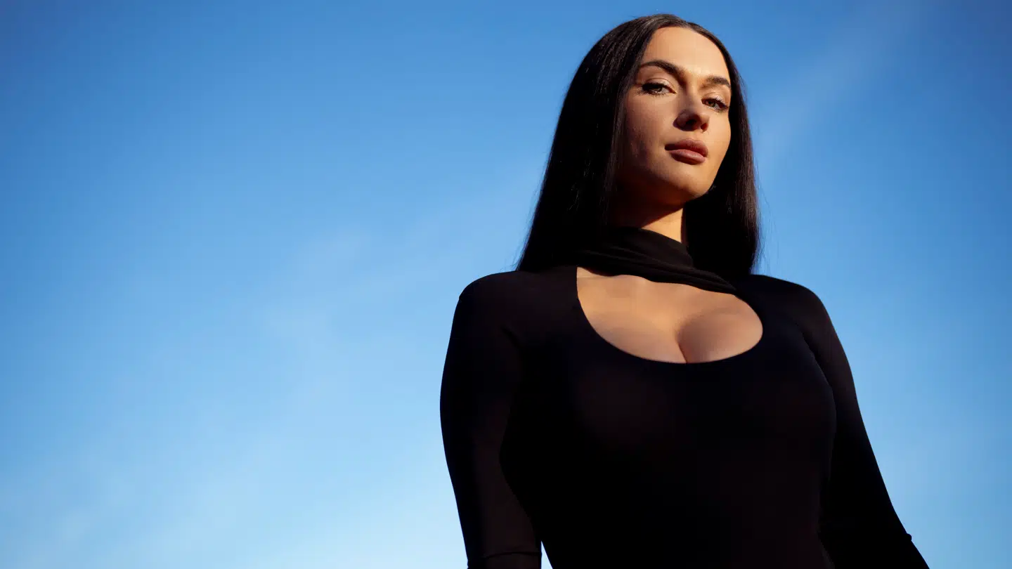 Irina Olsen lukker hele Danmark ind i sit forliste ægteskab, hvor befolkningen kan følge med i hendes store kærlighedskrise. Det er dog ikke kun skilsmissen, som hun ærligt fortæller om.