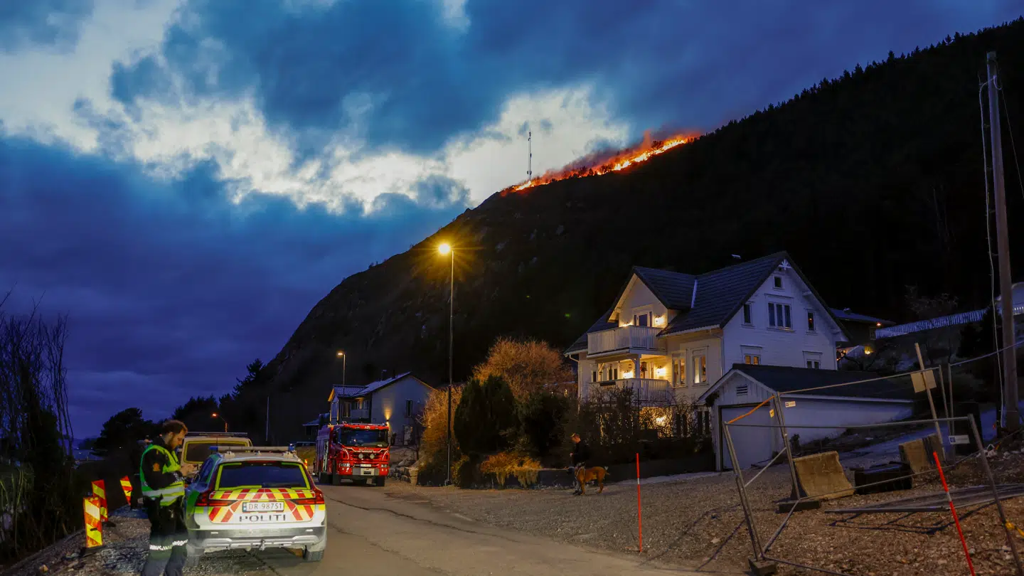 Brandvæsenet var natten igennem massivt til stede i området.