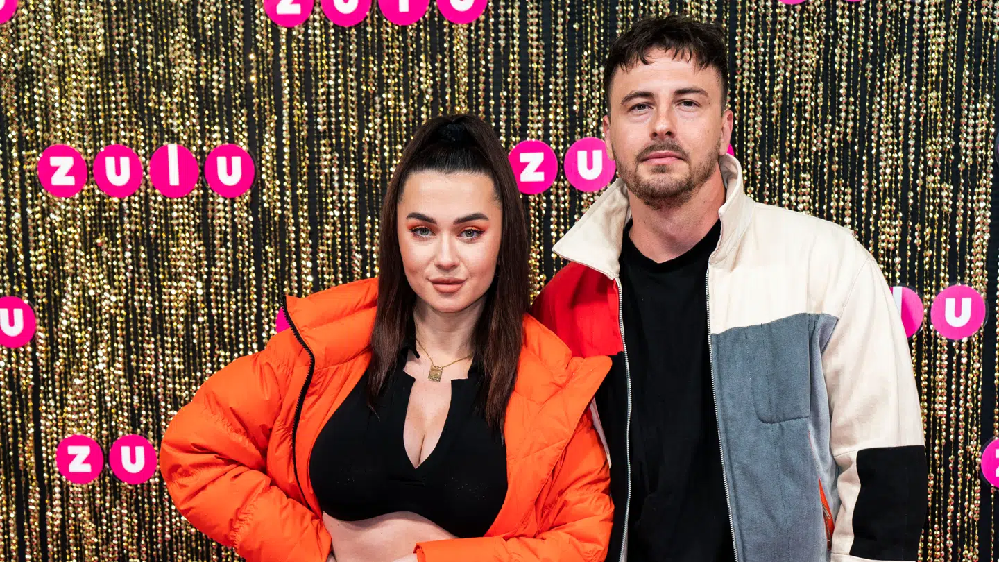 Sammen har Irina og Faustix to børn, en datter og en søn. Parret blev gift i Rungsted i september 2019 - men nu er ægteskabet altså fortid og i dokumentarens tredje afsnit kan man følge Irina Olsen, der online søger om skilsmisse.