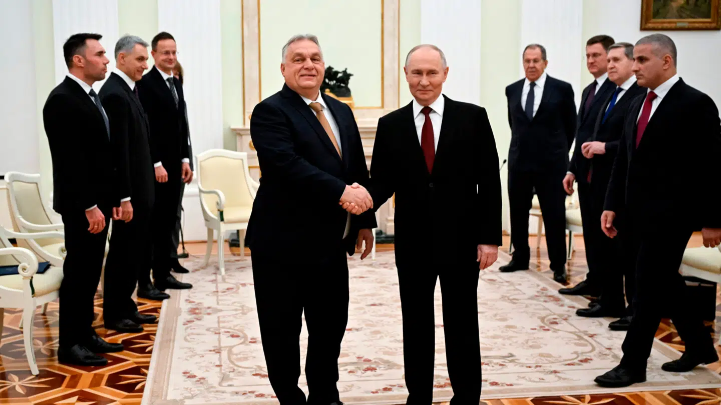 Viktor Orbán bliver ofte beskyldt for at være lidt for gode venner med den russiske præsident, Vladimir Putin, og en modstander af EU-systemet, som Ungarn selv er en del af. Her ses Orbán med Putin sidste år.