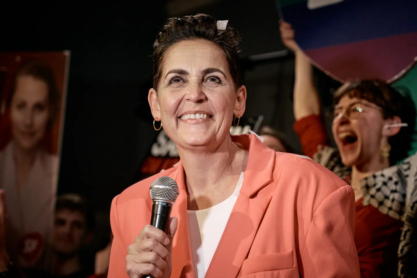 SF og formand Pia Olsen Dyhr lægger op til at hæve aktieskatten for at finde finansiering til et løft af folkeskolen.