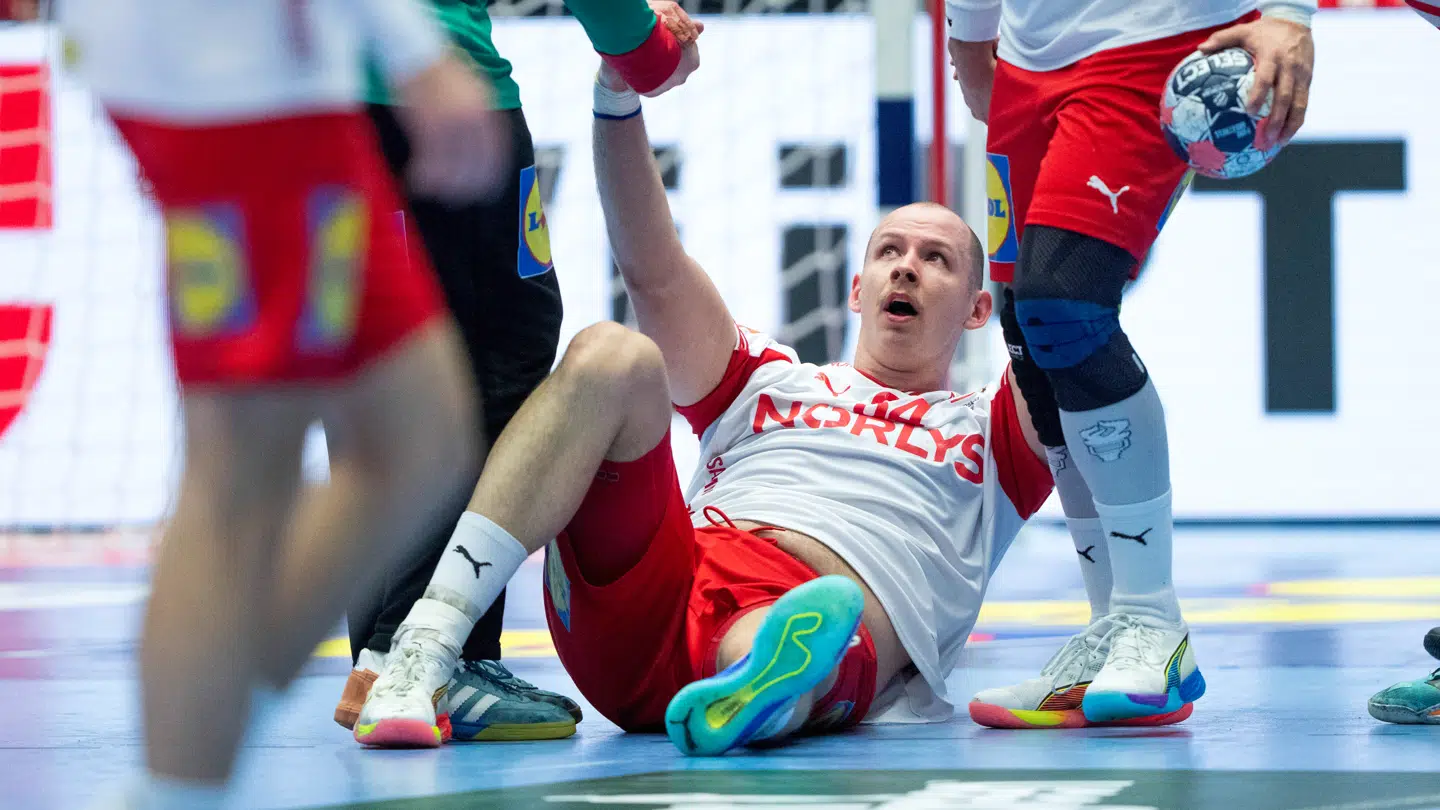 Danskeren blev kørt på hospitalet under EM.