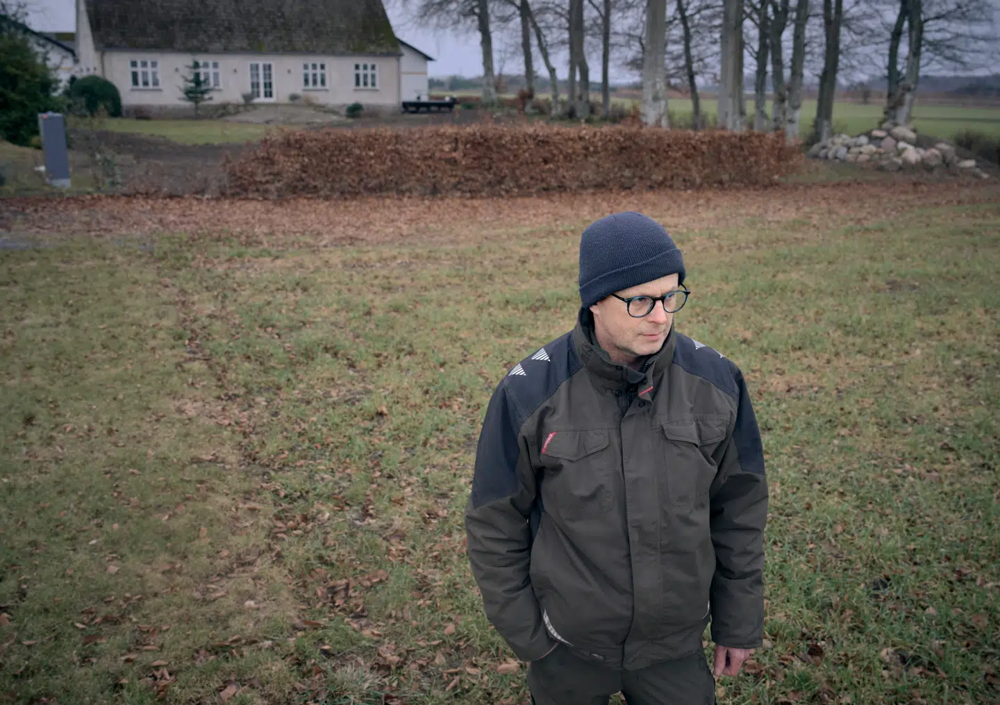 Landmand Ole Christiansen kan ikke se noget frivilligt i den aftale, der skulle sikre drikkevandet under hans jord.