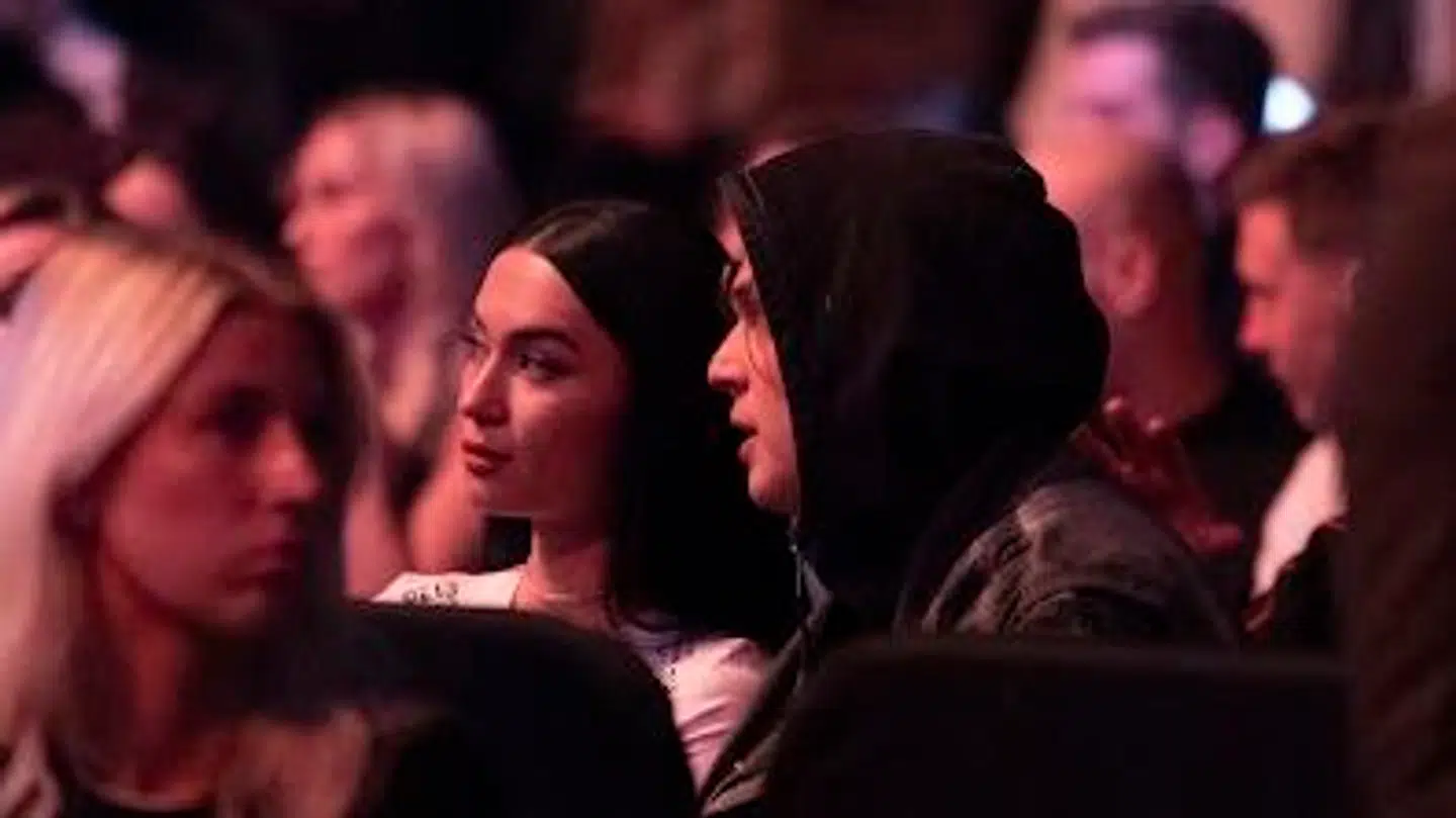 Musikeren Carl Knast og skønhedsguruen Irina Olsen forsøgte at gå stille med dørene med deres forelskelse, men i tredje afsnit af 'Irina i stykker' sætter influenceren ord på, hvad hun føler for den danske musiker.