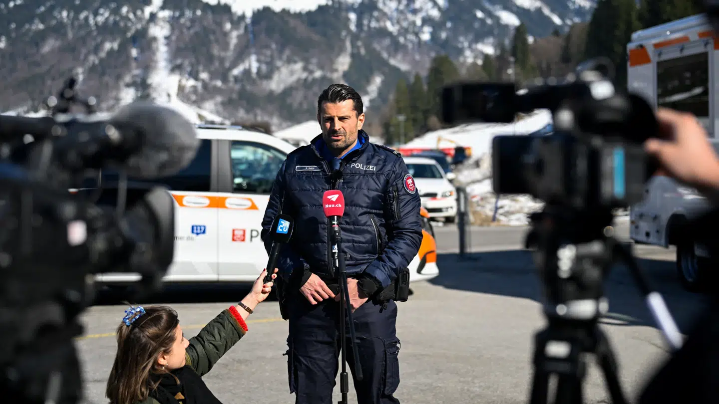 Politiet fortæller onsdag eftermiddag, at en person er død i ulykken.