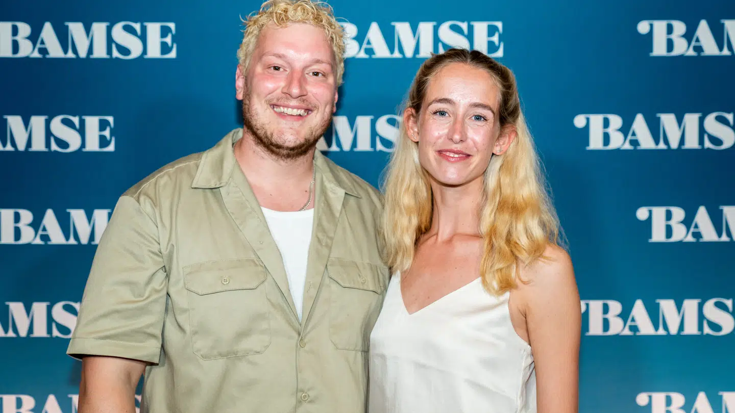 Ari Alexander og Sarah Juel Werner tilbage i 2022. Siden har Ari Alexander tabt sig gevaldigt og fået sin naturlige hårfarve tilbage.