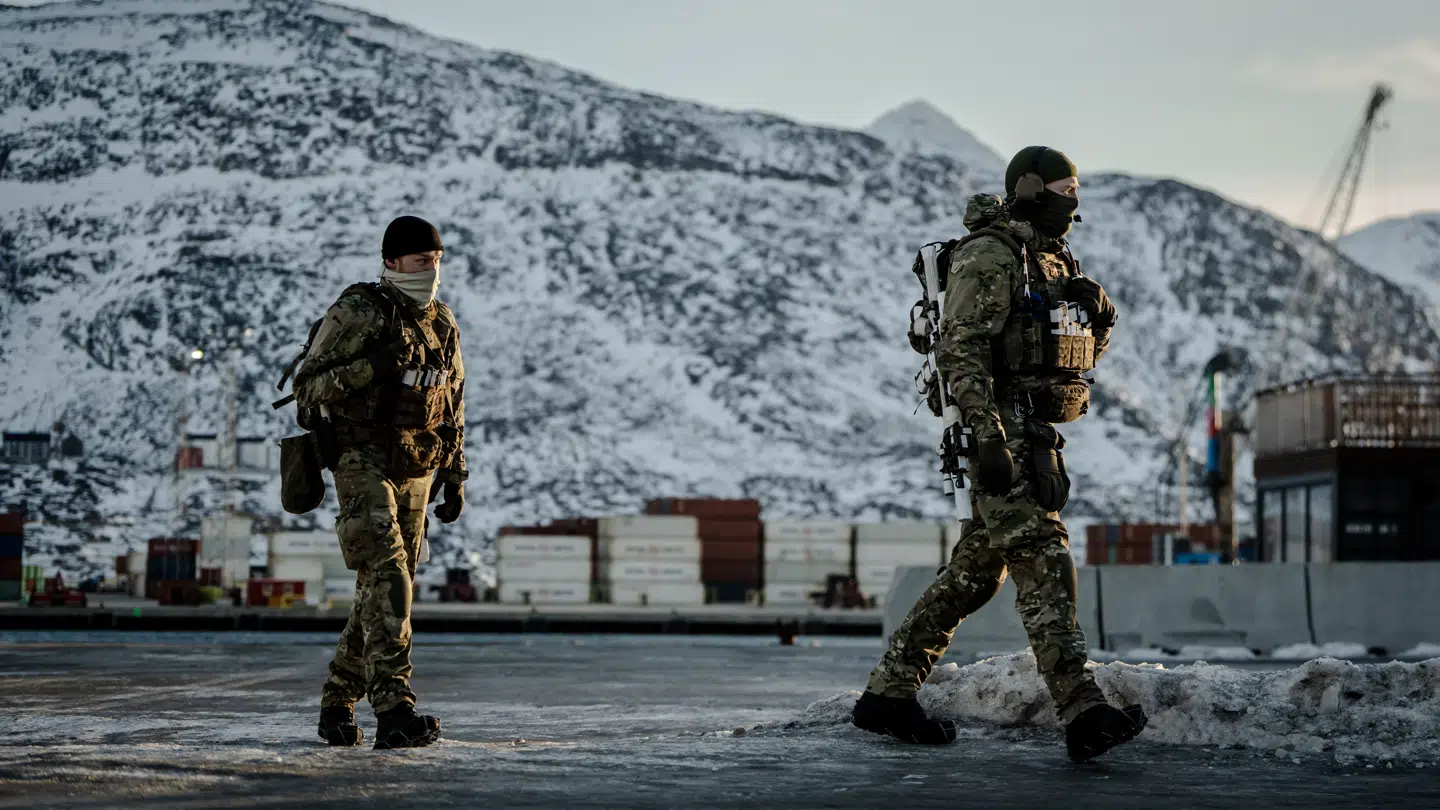 ARKIVFOTO af soldater, der ses bevogte havnen i Nuuk den 25. januar 2026.
