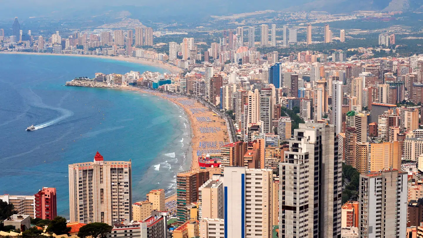 Costa del Sol trækker turister til i hobetal.