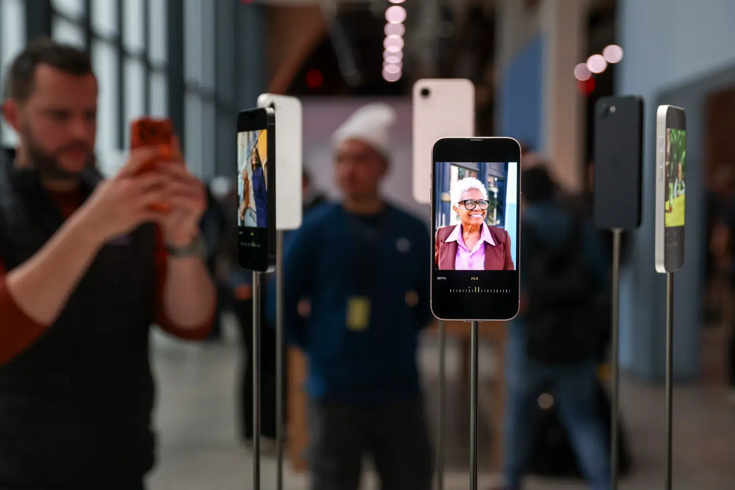 Nyfunden spionsoftware udnytter sikkerhedshuller i ikke-opdaterede iPhone-telefoner og kan stjæle data og kontooplysninger.