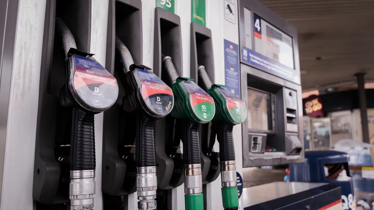 Olieprisen rammer højeste niveau siden Ruslands invasion af Ukraine. Det presser prisen på diesel op til nye højder.