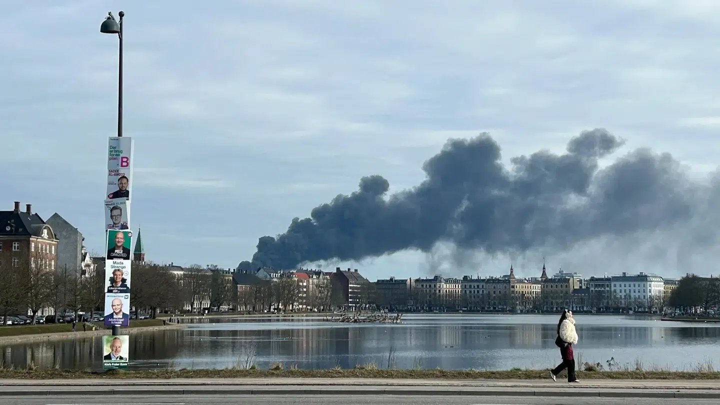 Branden set et par kilometer fra stedet.