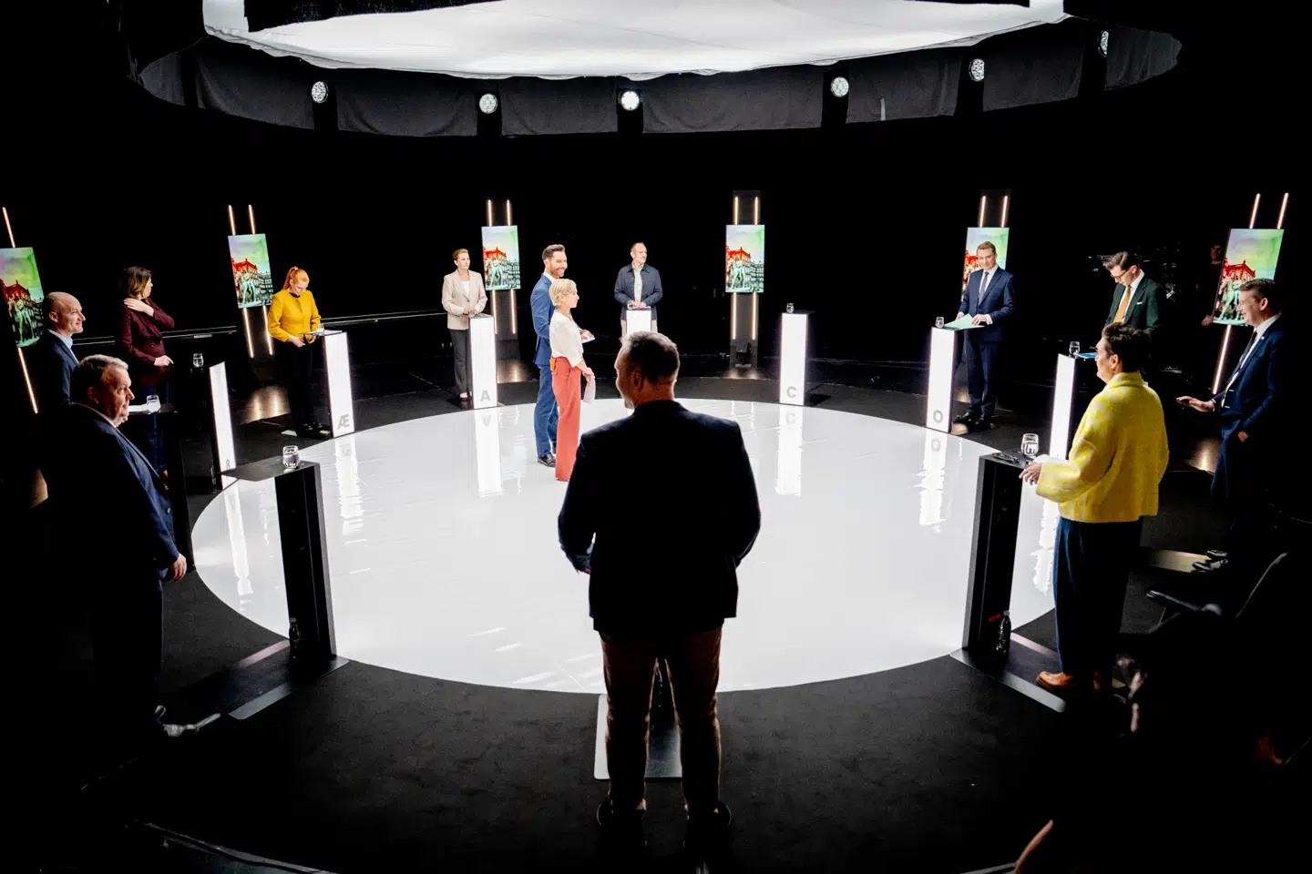 Det er vigtigt ikke at tage udlændingepolitikken for givet, når man skal stemme til folketingsvalget, mener Christian Marcussen. I flere målinger har klima og miljø overhalet flygtninge og indvandrere, når danskerne vurderer, hvilke emner der er de vigtigste ved dette valg. På billedet ses partilederne til debat på DR. Foto: Mads Claus Rasmussen/Ritzau Scanpix