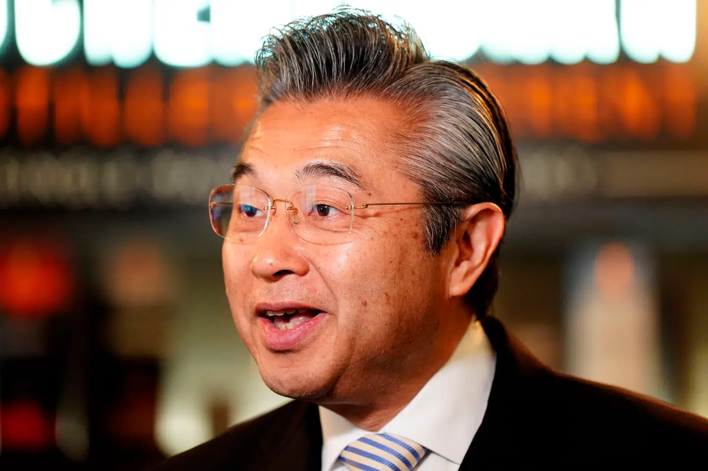 Japans ambassadør i London, Hiroshi Suzuki, er blevet populær blandt Englands befolkning, fordi han med stor entusiasme fordyber sig i værtslandets kultur. Foto: Jane Barlow