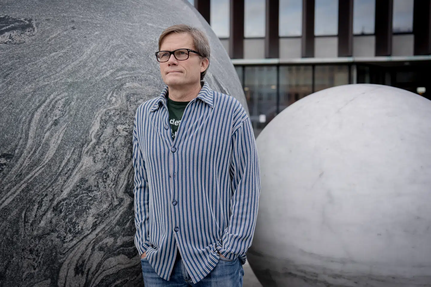 Vi tror, at vi skal tvinge os ud på lange løbeture og møde konsekvent op i fitnesscentret for at holde os sunde. Men professor fremhæver en anden tilgang til fysisk aktivitet.