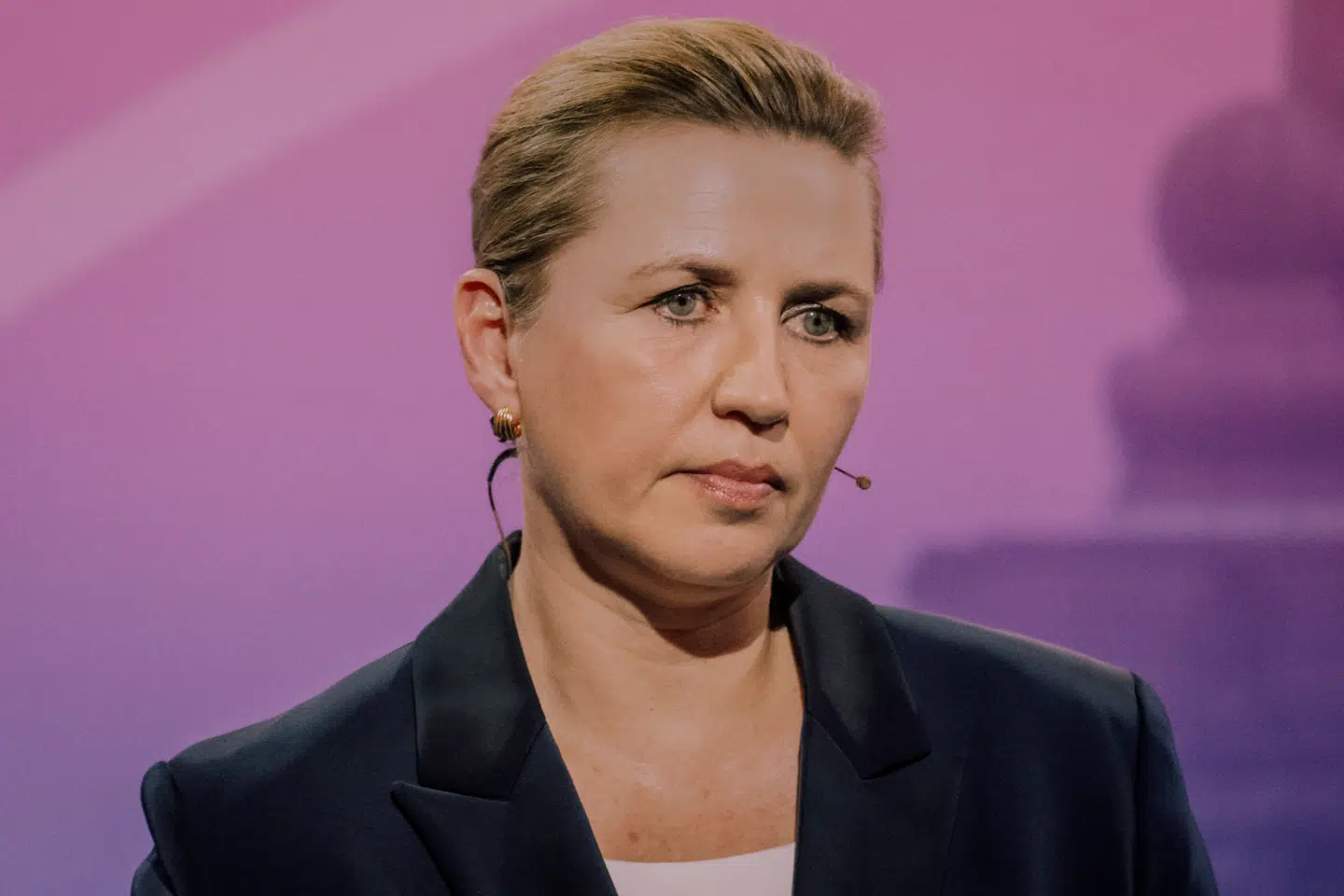 Duellen mellem statsminister Mette Frederiksen (S) og Venstres formand, Troels Lund Poulsen, var knap nok gået i gang, før statsministeren gik i rette med sit eget forslag om formueskat og lovede iværksætterne, at de ikke vil blive ramt.