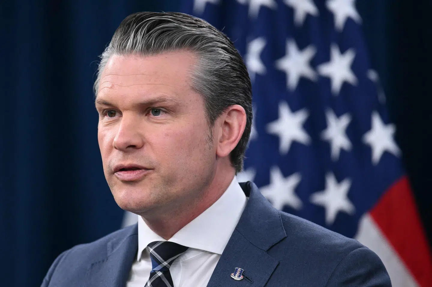 Usikkerhed har ramt de internationale olie- og gasmarkeder under krig i Iran. Pete Hegseth vil ikke sige, hvornår USA har afsluttet angreb.