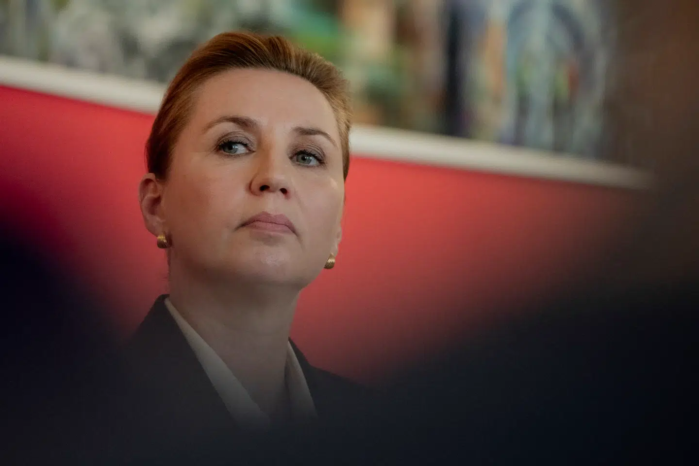 Det er et af Socialdemokratiets helt store valgudspil. Men danskerne vender i stigende grad ryggen til statsminister Mette Frederiksens (S) forslag om en formueskat.