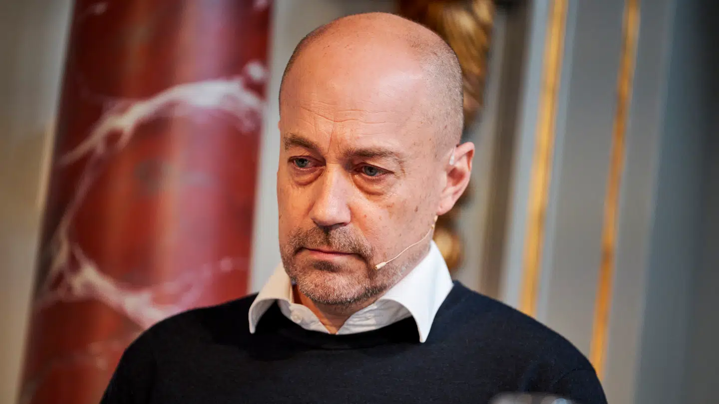 Efter det voldsomme optrin torsdag har Magnus Heunicke (S) følt et kort behov for at trække sig, skriver han på Facebook.