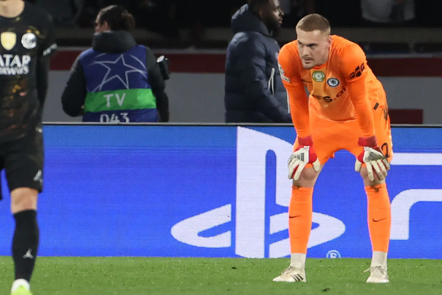 Målmanden Filip Jørgensen var senest med for Chelsea, da holdet tabte den første af to ottendedelsfinaler til Paris Saint-Germain 11. marts. Siden har han været ude med en lyskeskade. (Arkivfoto).