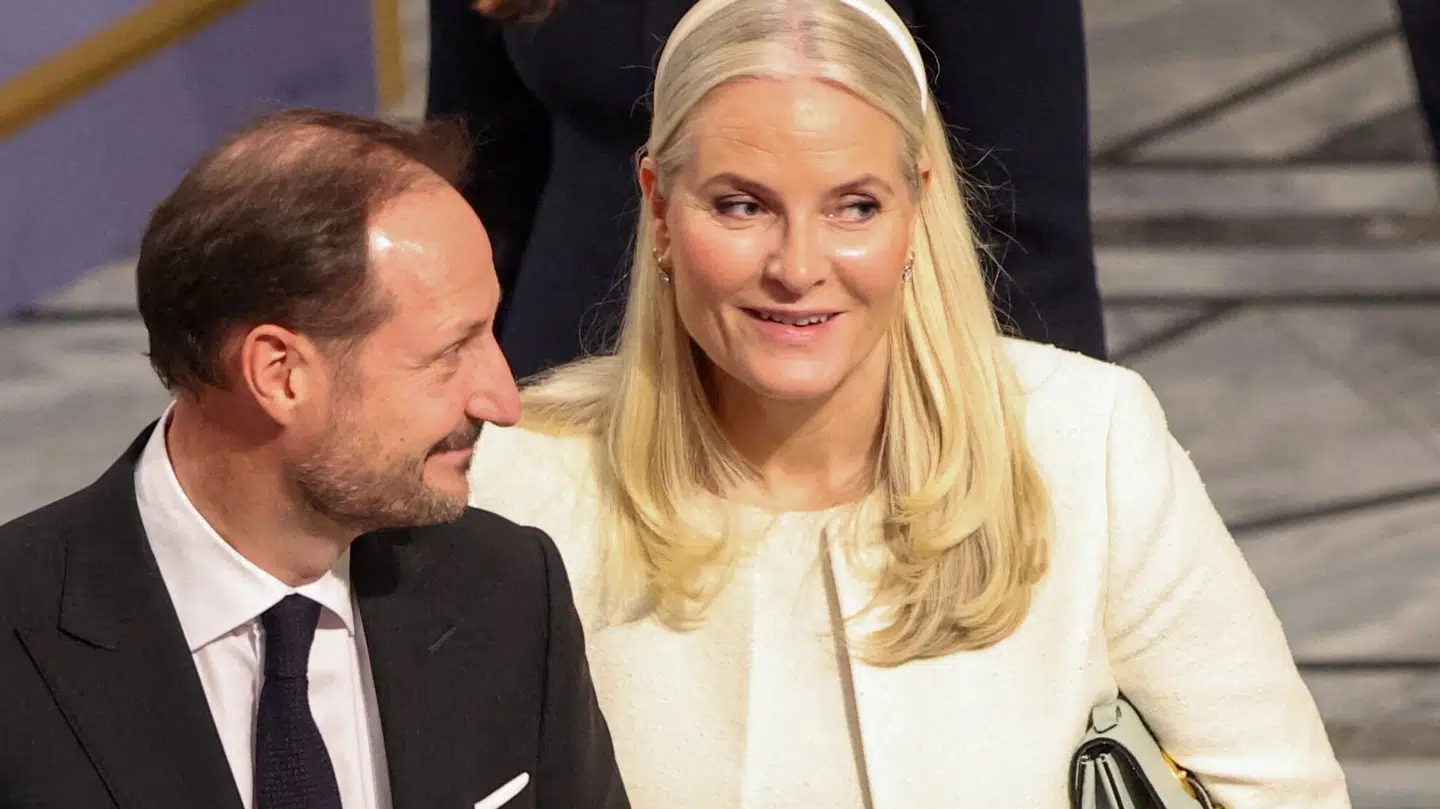 Den norske kronprinsesse Mette-Marit har givet et interview til NRK om sin forbindelse til den amerikanske rigmand og dømte sexforbryder Jeffrey Epstein.