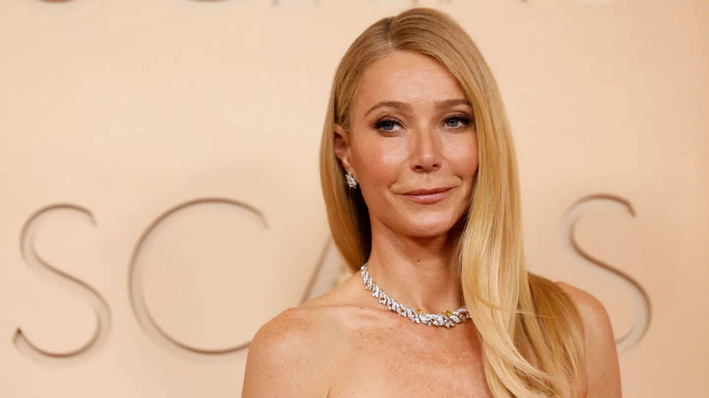 Gwyneth Paltrow havde en Giorgio Armani kjole på til showet.