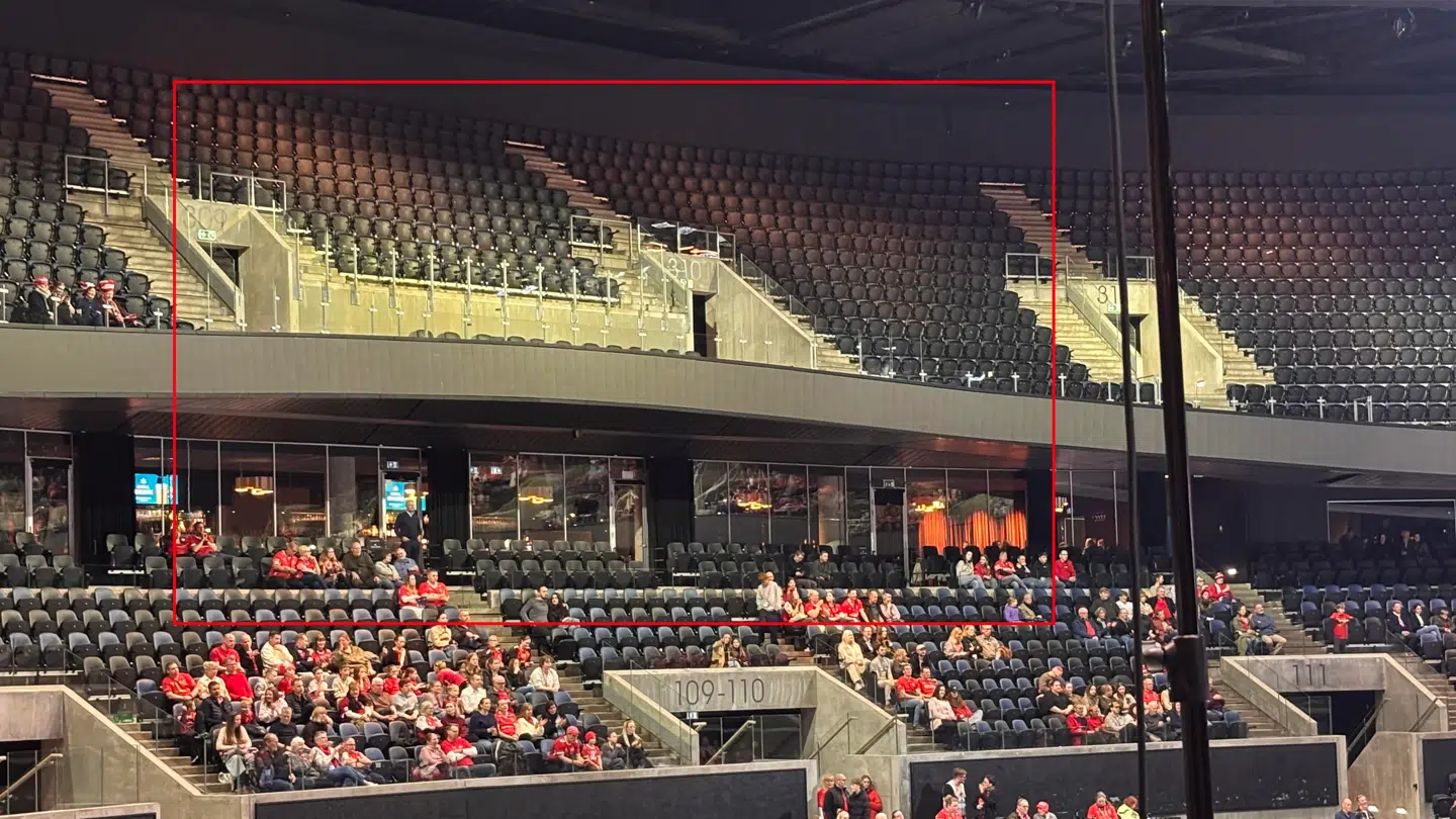 Mange tomme pladser i Royal Arena.