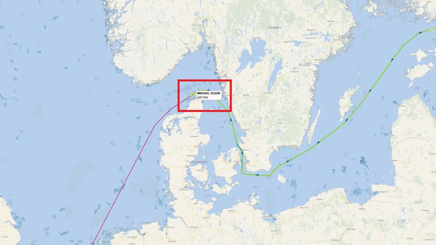 Det russiske skib Mikhail Dudin lå onsdag lige nord Jylland, efter det havde sejlet gennem Øresund dagen før. Netop Mikhail Dudin har før været tilbageholdt nær Danmark.