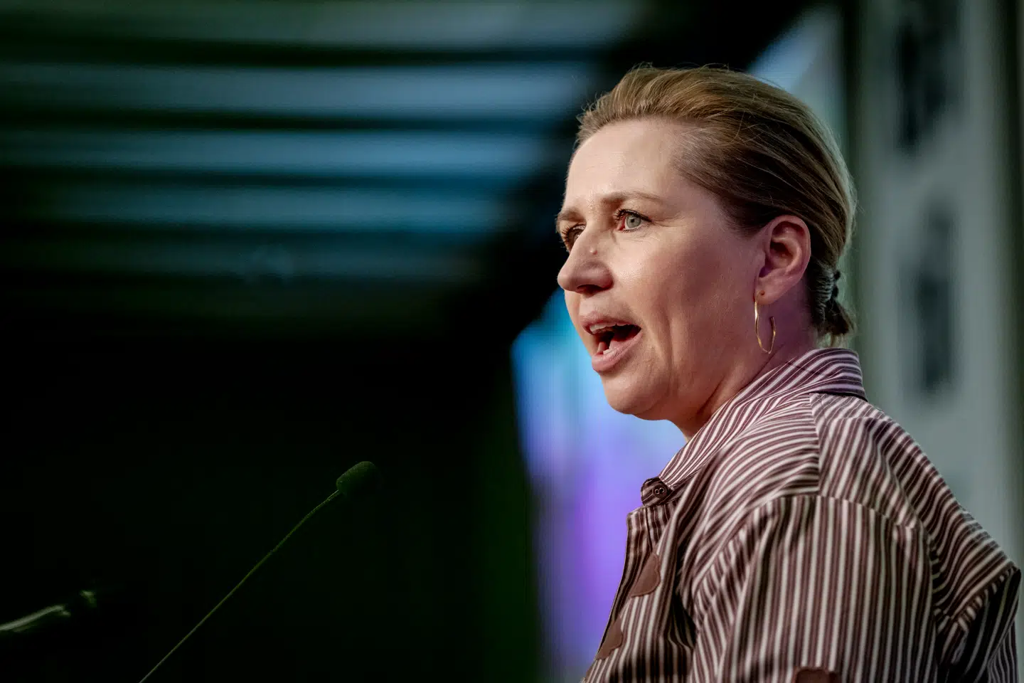 Metoden er ikke så afgørende, skrev Mette Frederiksen i går. Men der skal gøres noget ved de stigende brændstofpriser.