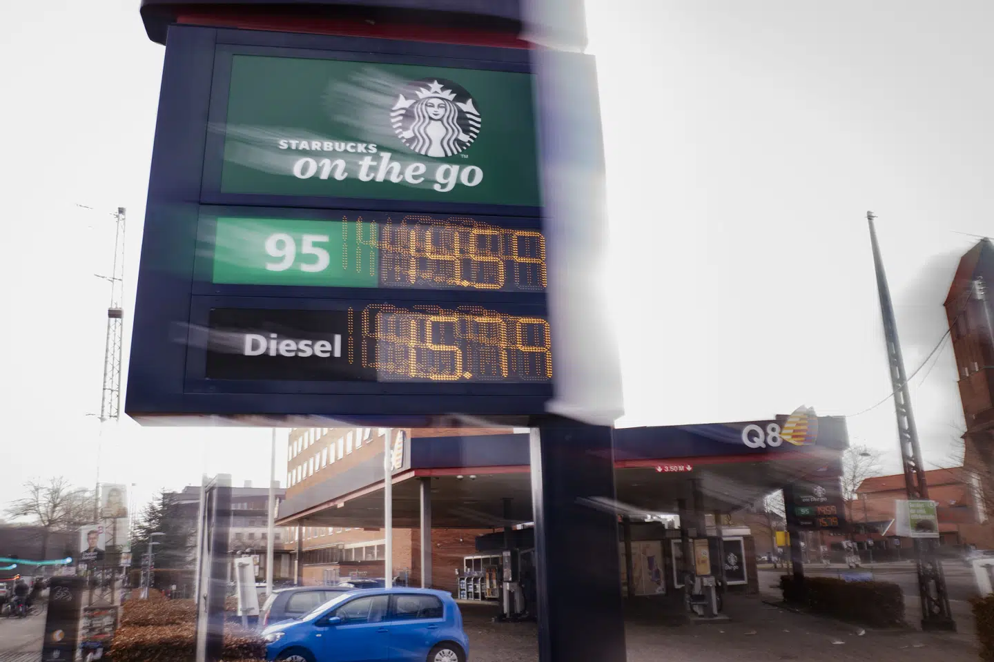 Oliekrisen i Mellemøsten har gjort det markant dyrere for danskerne at fylde bilen med benzin eller diesel. (Arkivfoto).