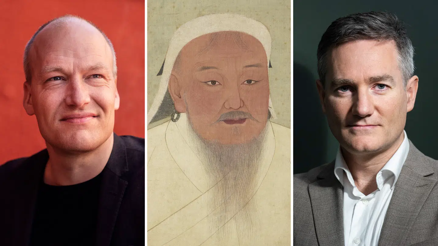 Pelle Dragsted til venstre for Djengis Khan og Rasmus Jarlov til højre. Den mongolske krigsherre er på overraskende vis dukket op i den danske valgkamp. Foto: Mathias Svold/Wikimedia Commons/Nikolai Linares