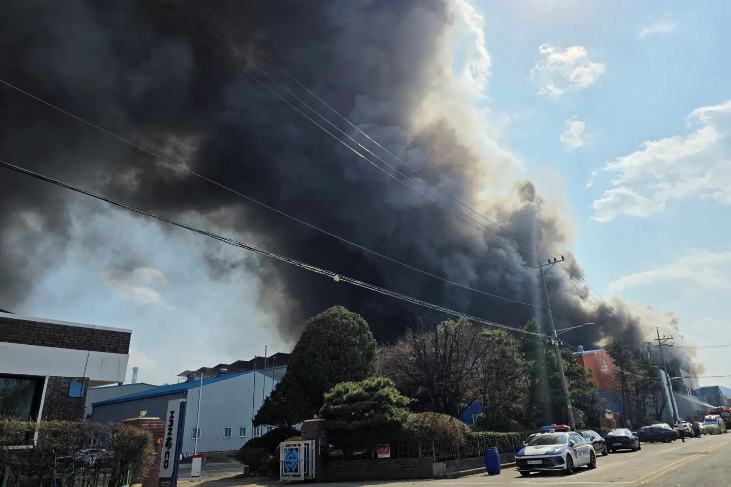 Myndigheder ved endnu ikke, hvordan brand i bilfabrik startede i byen Daejeon i Sydkorea.