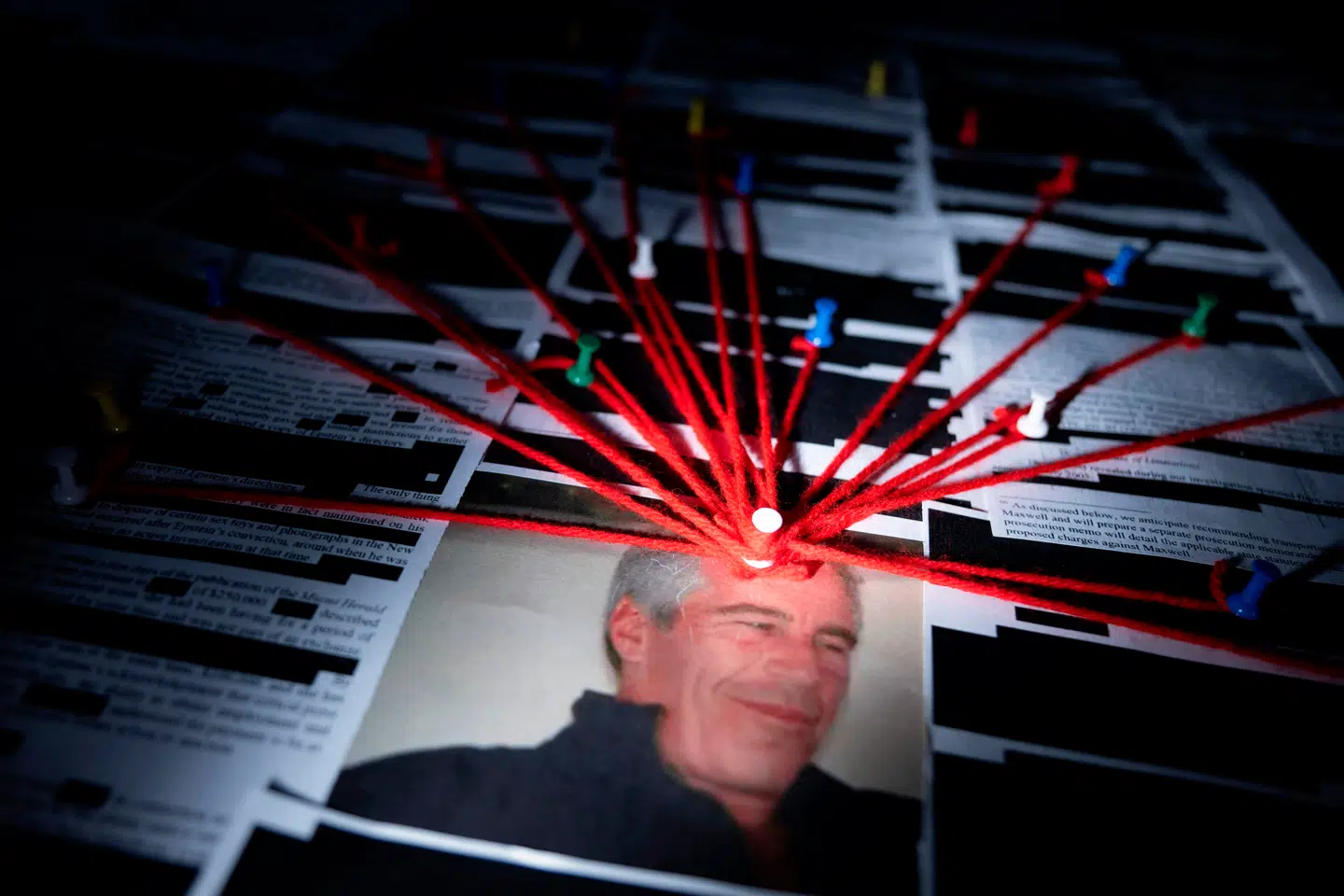 Jeffrey Epstein havde unge kvindelige »assistenter« ansat. Nu fortæller en af dem til The Wall Street Journal om, hvordan hun blev kontrolleret og manipuleret af Epstein.