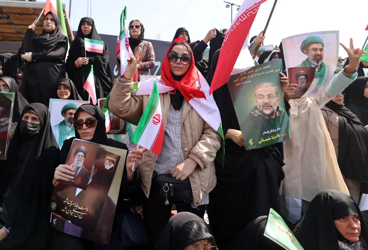 Tilhængere af regimet deltager i sørgemarch for Ali Larijani. Den seneste i en lang række af højtstående iranske ledere, der er blevet dræbt under israelske luftangreb.