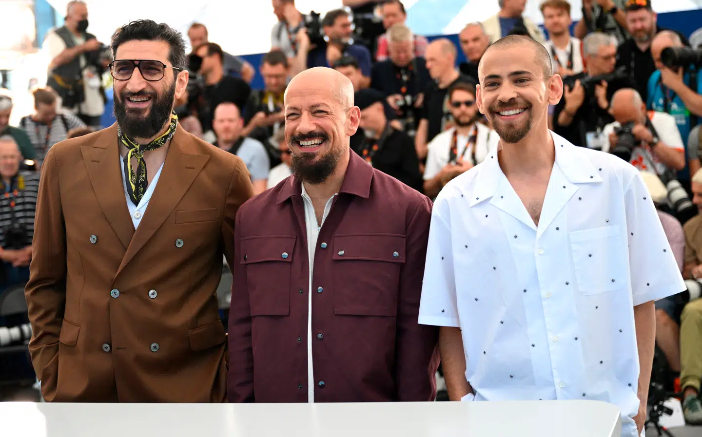 Den egyptisk-svenske instruktør, Tarik Saleh (i midten), udkom sidste år med den systemkritiske film »The Eagles of the Republic«. Filmen har vundet flere priser, men nu er en dansk statist, der medvirkede i filmen, blevet fængslet.