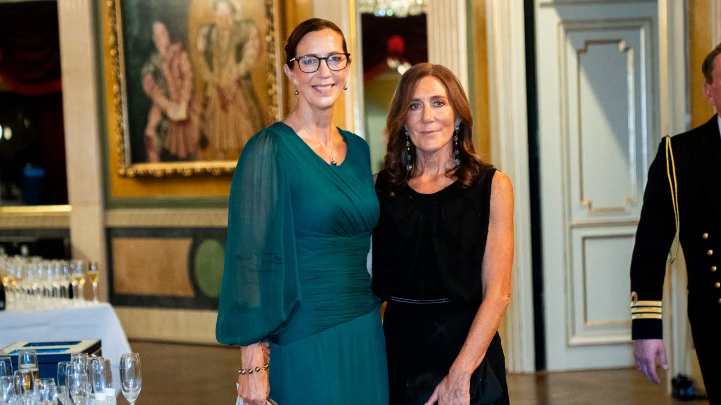 Dronning Marys søstre, Jane Alison Stephens og Patricia Anne Bailey, til prinsesse Isabellas 18-års fødselsdag i 2025.